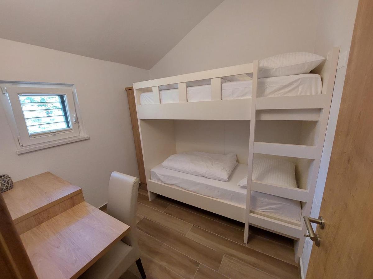 Gostilna In Pizzeria Pri Brajdi Hotell Komen Eksteriør bilde